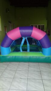 Pisicna de bolinhas inflavel arqueada