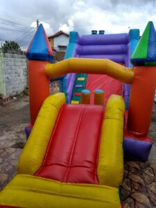 Toboga castelo com rampa